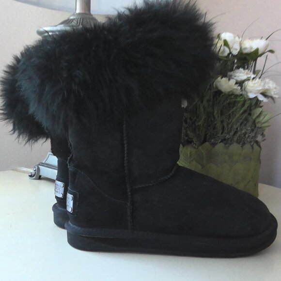 Australia Luxe Collective Foxy Shearling Black Suede Bootie Fox Fur Trim EUC  8 - Picture 1 of 15